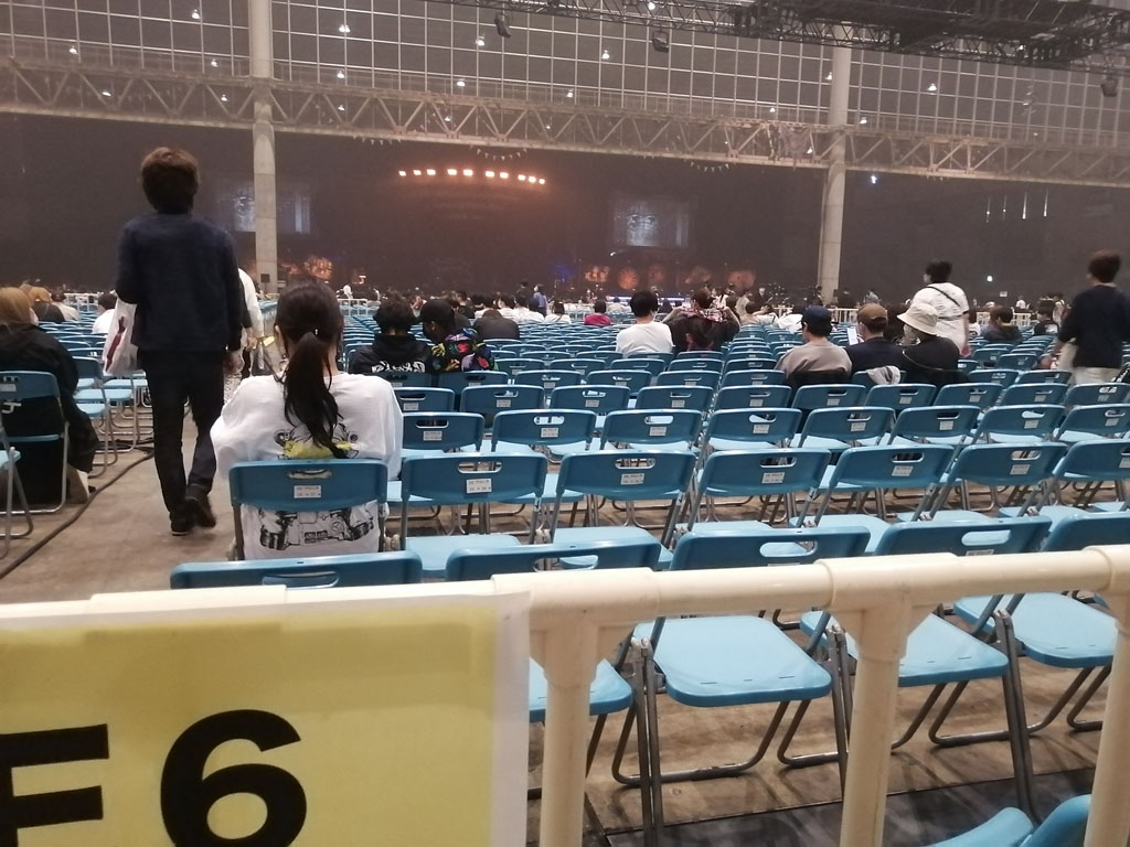 幕張メッセ 国際展示場ホール 18ホール(3ホール使用・エンドステージ型) ステージの見え方 livehis
